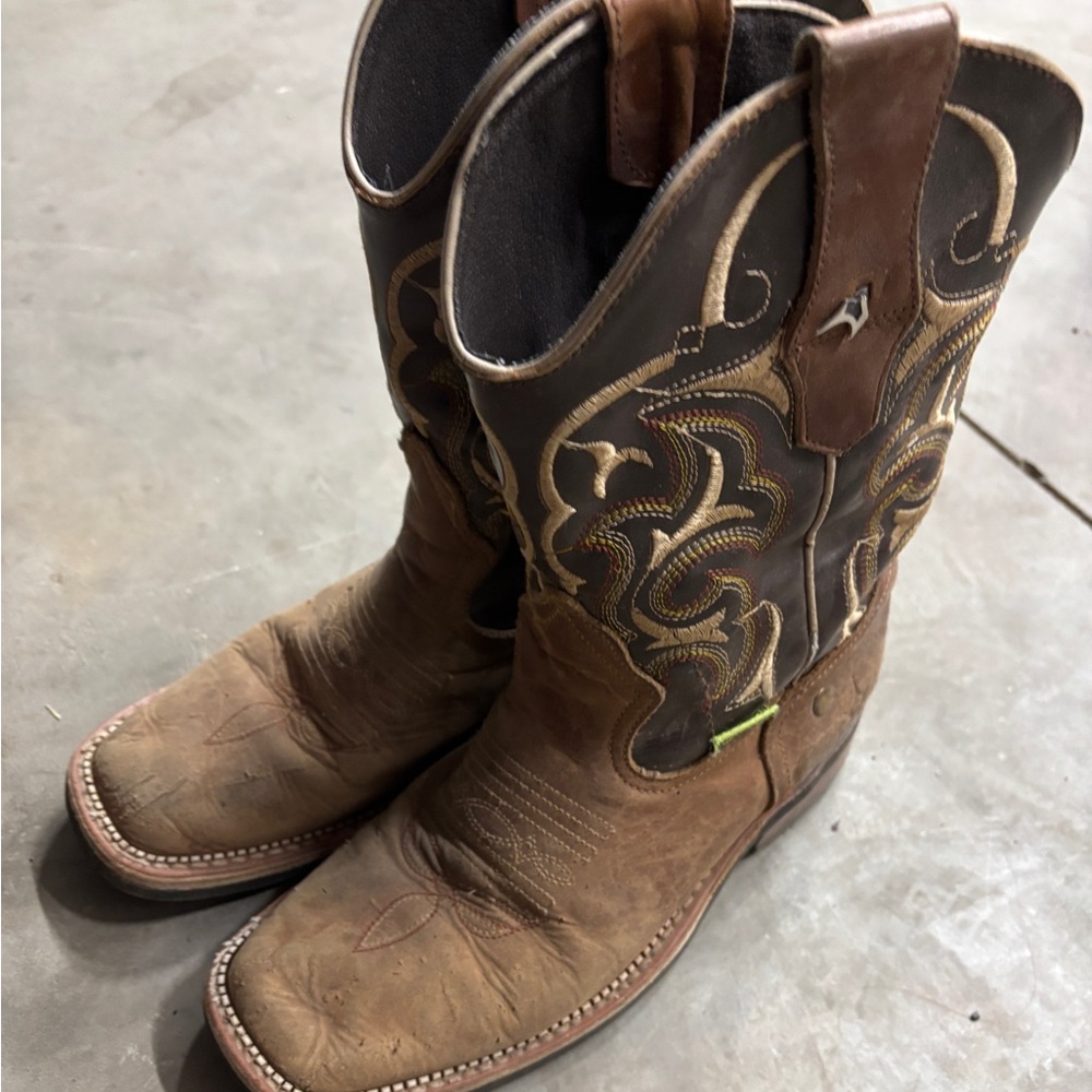 Men’s size 7 Cheyenne cowboy boots . Used with lots of life left